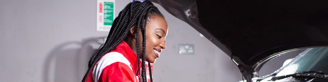 Shell assistant helping customer