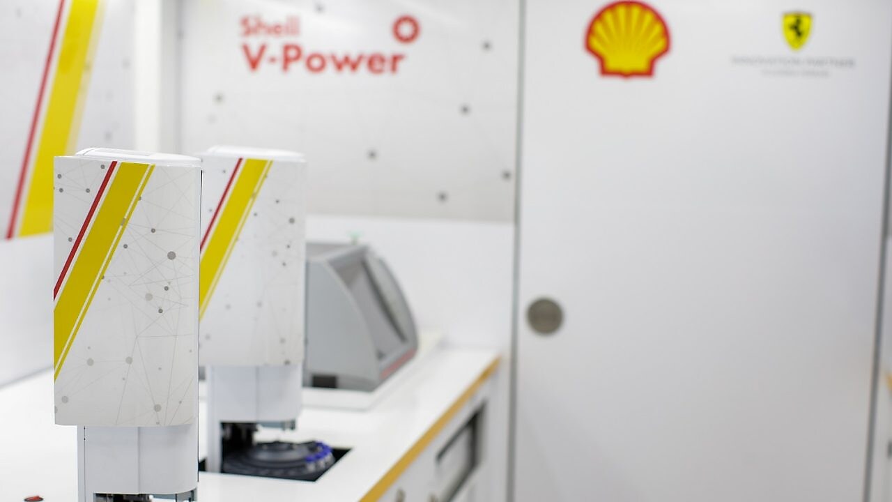 Can of shell helix ultra and shell v power