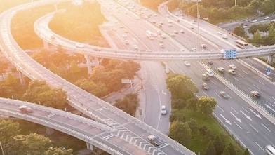Scenic freeway symbolizing smooth and efficient travel with Shell fuels